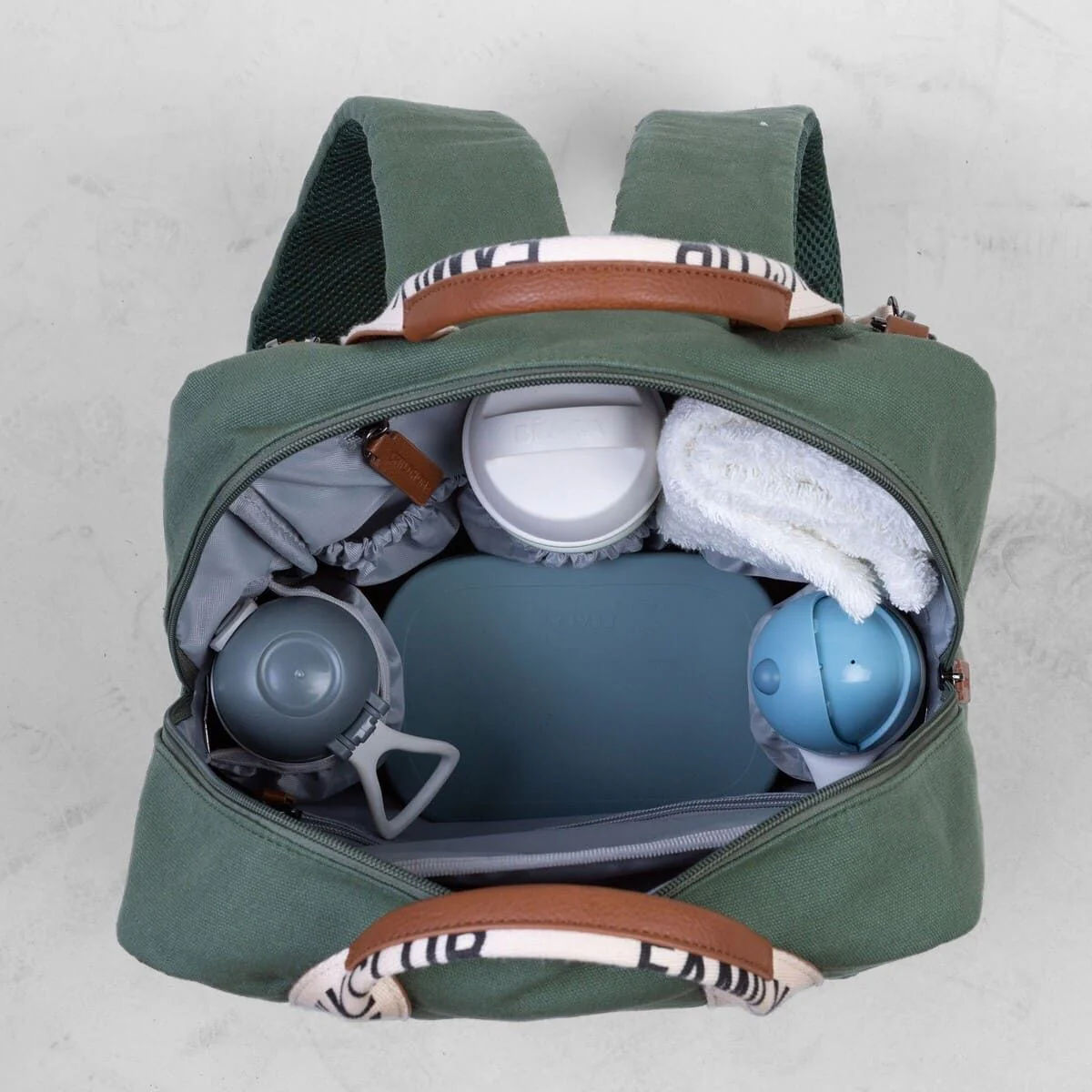 Changing backpack FAMILY CLUB signature, GREEN