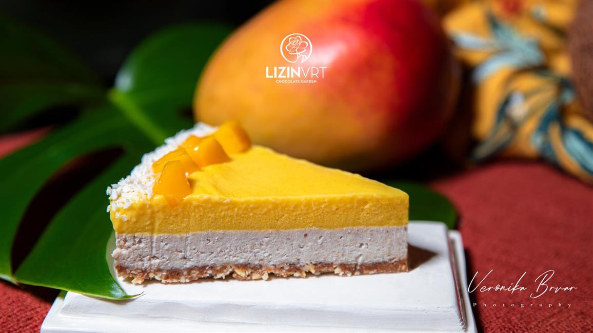 UNAVAILABLE UNTIL FURTHER NOTICE!!! Fresh cake with ECO certificate - MONO - mango (small/8 pieces)