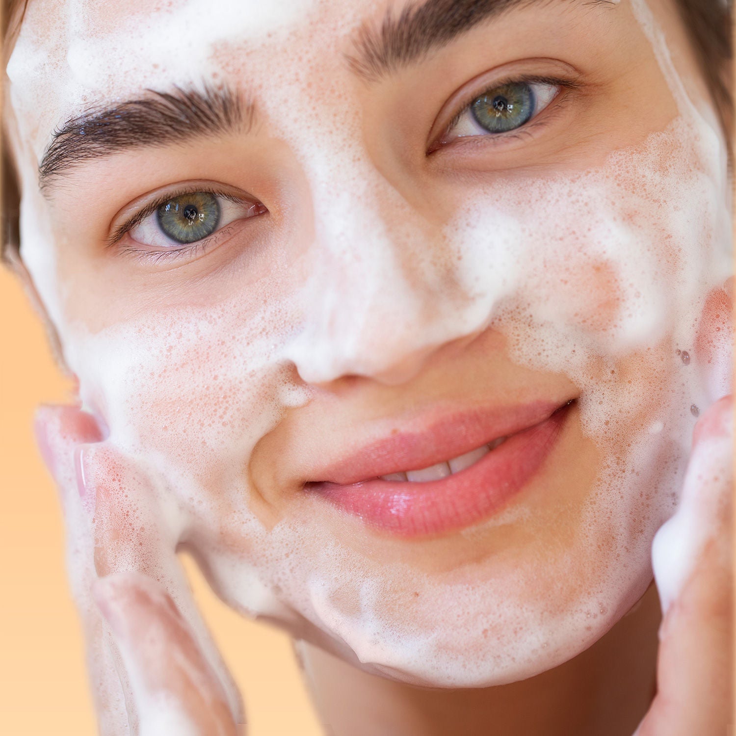 Brilliant facial cleansing foam