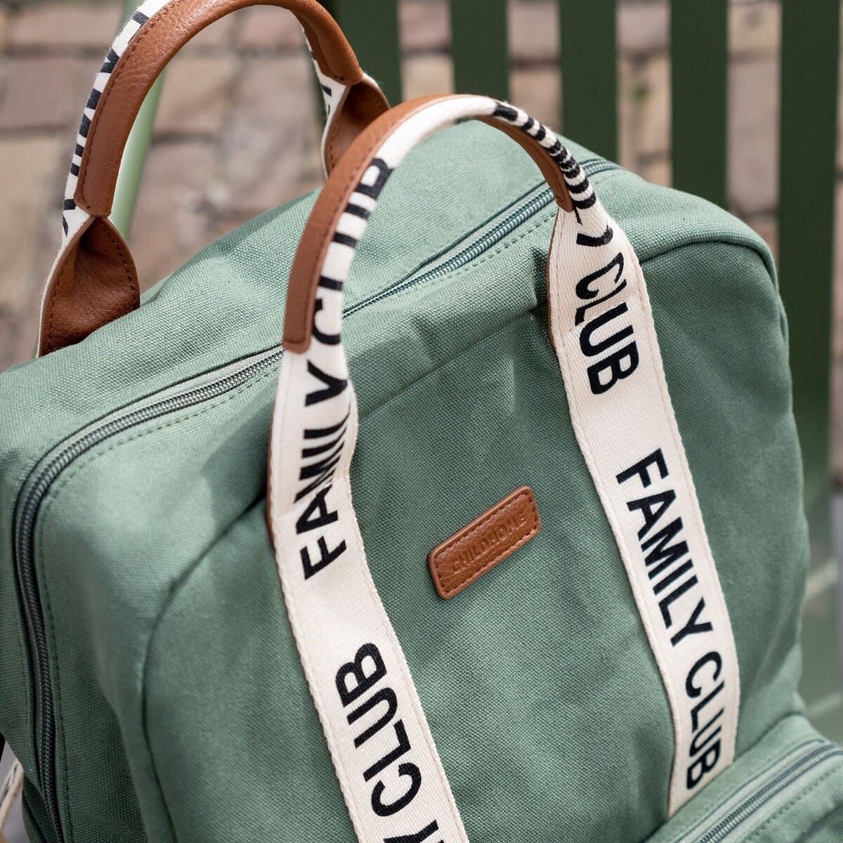 Changing backpack FAMILY CLUB signature, GREEN