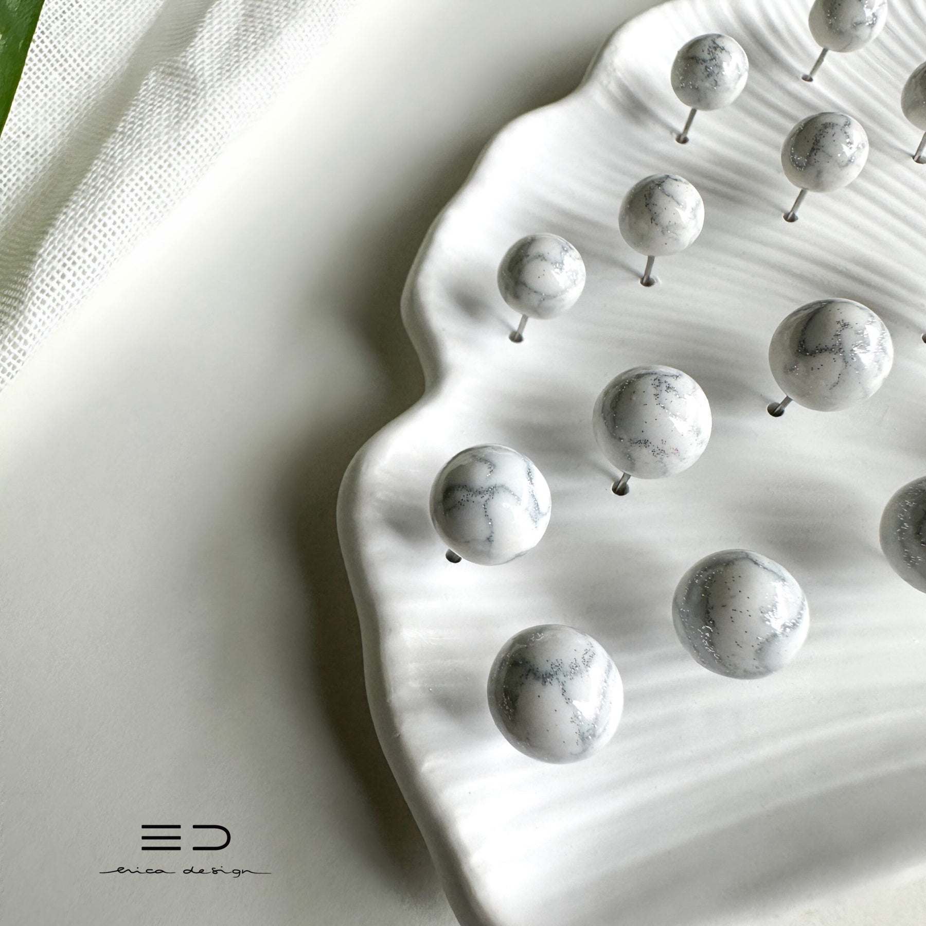 bulb uhani | marble srebrne bleščice