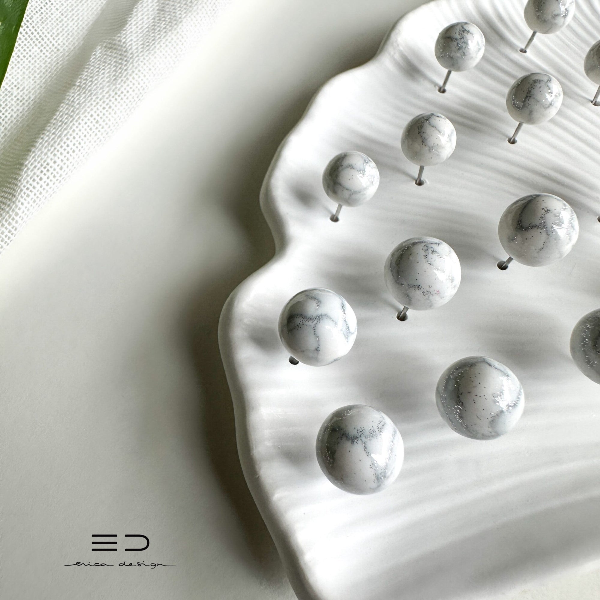 bulb uhani | marble srebrne bleščice