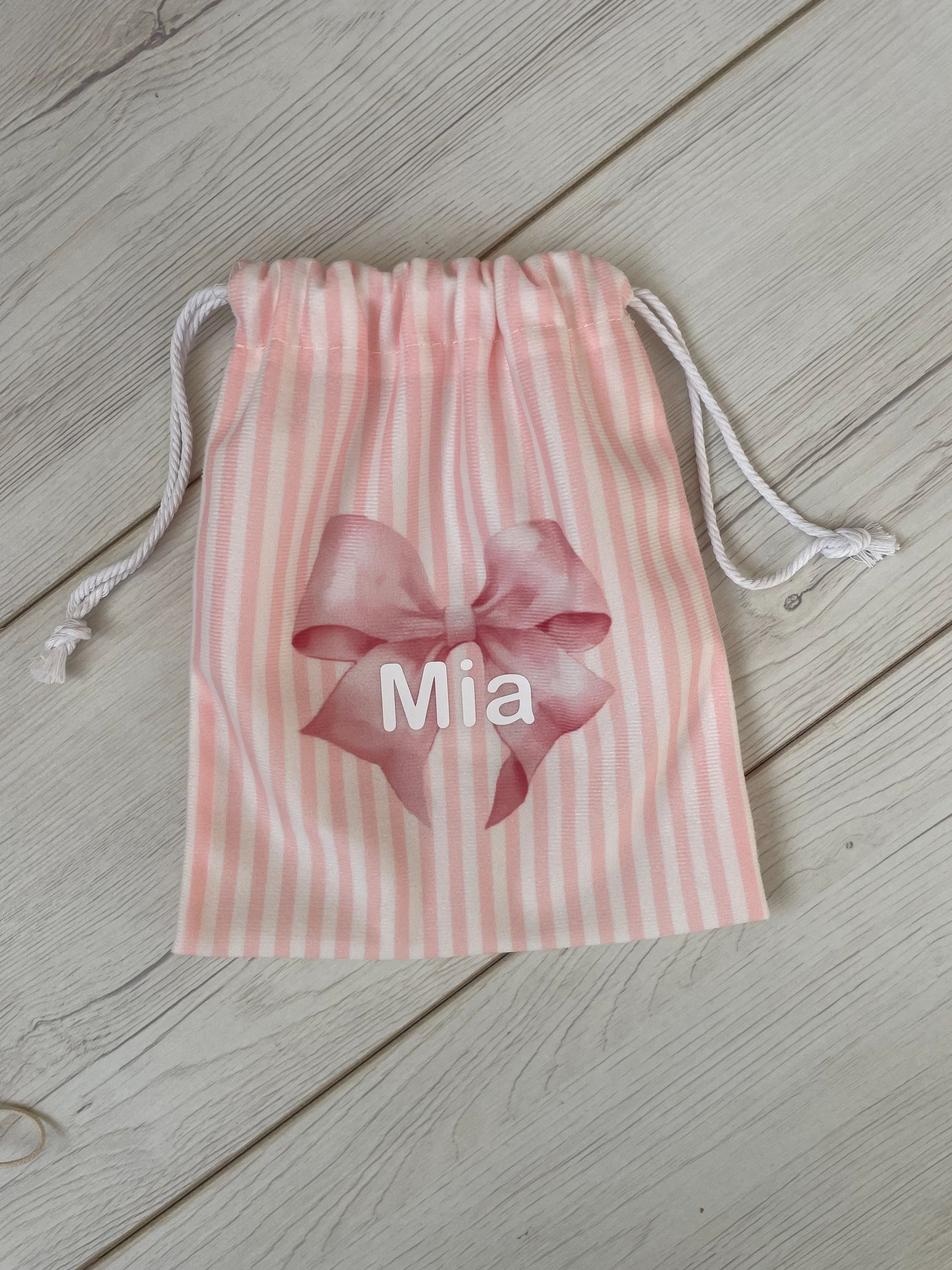 Bow slipper bag