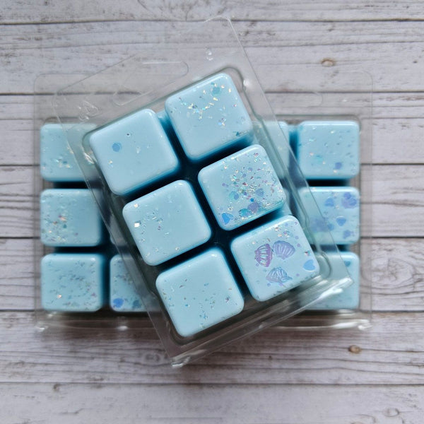 Wonderland clamshell